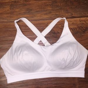 Victoria’s Secret Sports Bra • 34 C